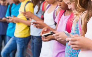手机和社交媒体是青少年抑郁的罪魁祸首么？